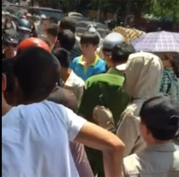 ha noi giua trua nang nam thanh nien nghi ngao da cam dao dam hang loat nguoi tren pho pham ngoc thach