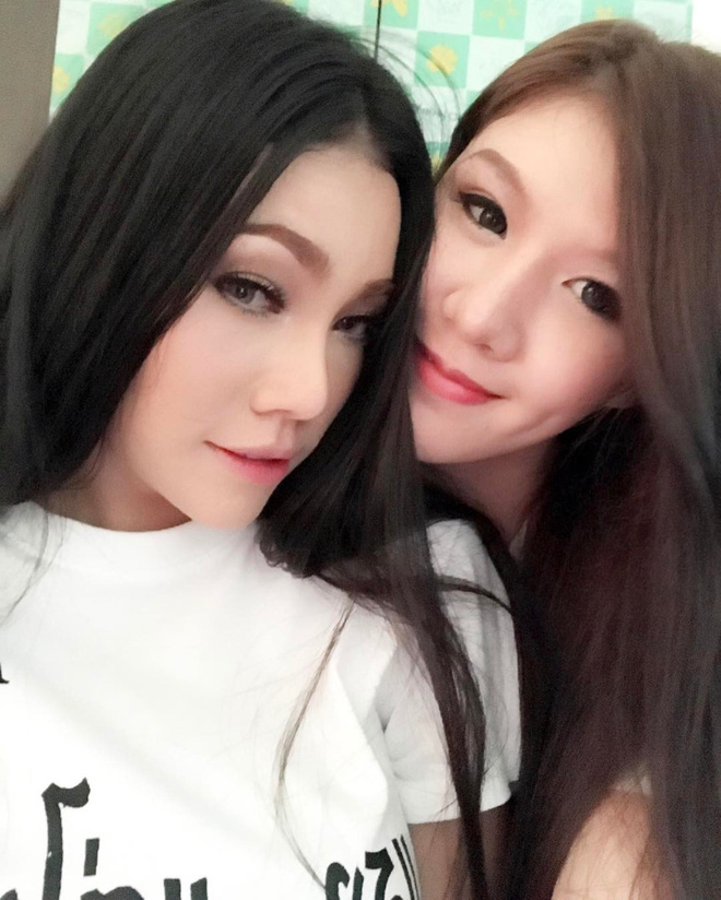 chuyen tinh dong tinh nu cua cap doi sexy khien cu dan mang thai lan xon xao