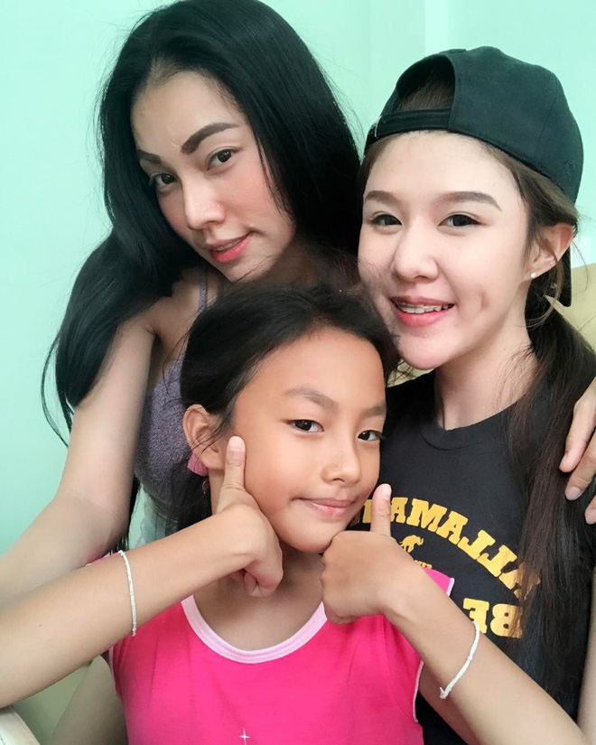 chuyen tinh dong tinh nu cua cap doi sexy khien cu dan mang thai lan xon xao