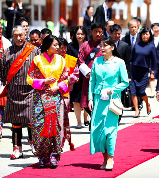 nang cong chua nhat sap tu bo ngoi vi gay an tuong tot dep tai quoc gia hanh phuc