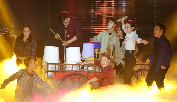 lan thu 2 hoc tro cung cua thu minh dang quang giong hat viet