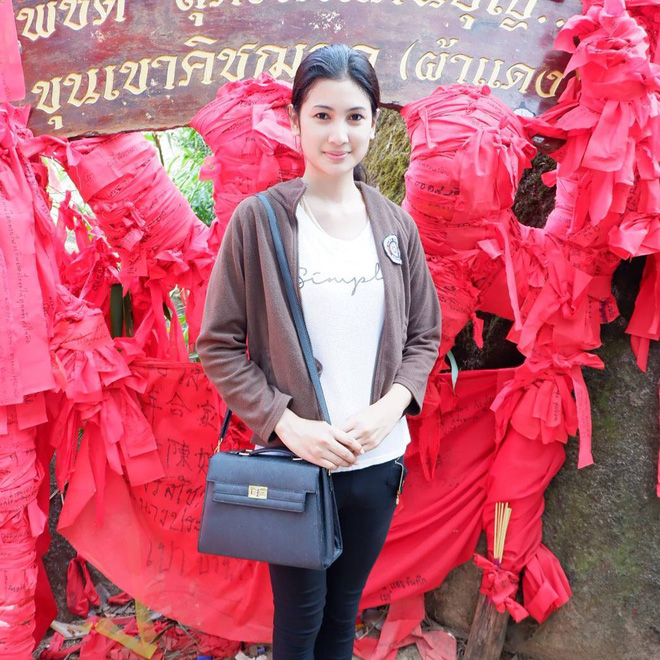 thi sinh hoa hau chuyen gioi thai lan gay chu y vi so huu khuon mat xinh dep nhu dien vien noi tieng