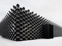 ngo nga ng truo c khuon vien van phong lam tu 900 cai ghe