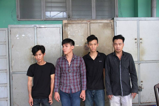 bat nhom thanh nien dung dao cuop xe sh cua co gai o sai gon