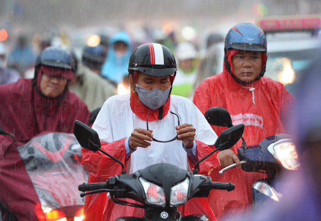 chum anh bao bui ngap troi ngay ha noi don tran giong dau tien sau dot nong dinh diem