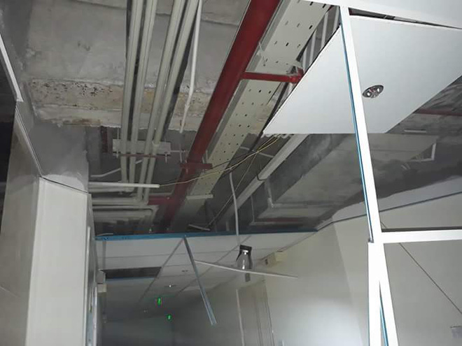 sau giong loc lon o ha noi nhieu mang tran chung cu bi vang xuong dat