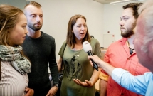 bac si bi cao buoc dung tinh trung cua minh de thu tinh cho hang chuc benh nhan o ha lan