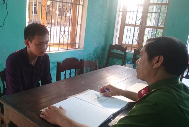 ten cuop tao ton cuop tai san roi troi giam doc dua ra cay atm bat rut tien