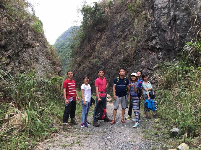 cung duong trekking xuyen rung o cat ba