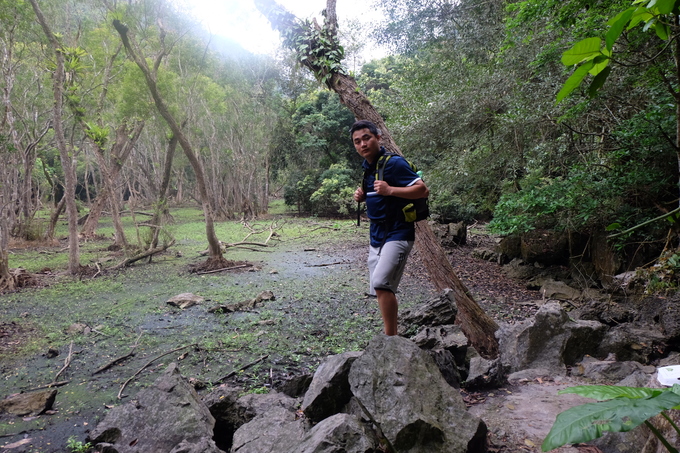 cung duong trekking xuyen rung o cat ba