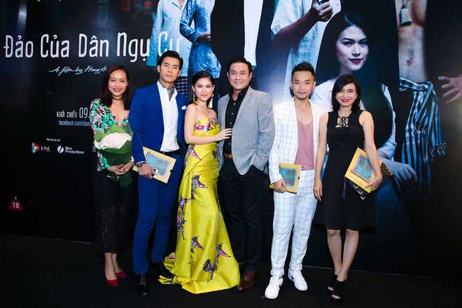 ngoc thanh tam khoe vai tran goi cam