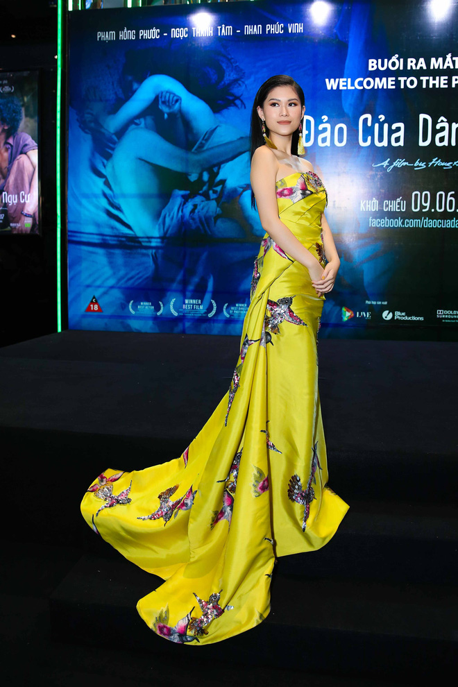 ngoc thanh tam khoe vai tran goi cam