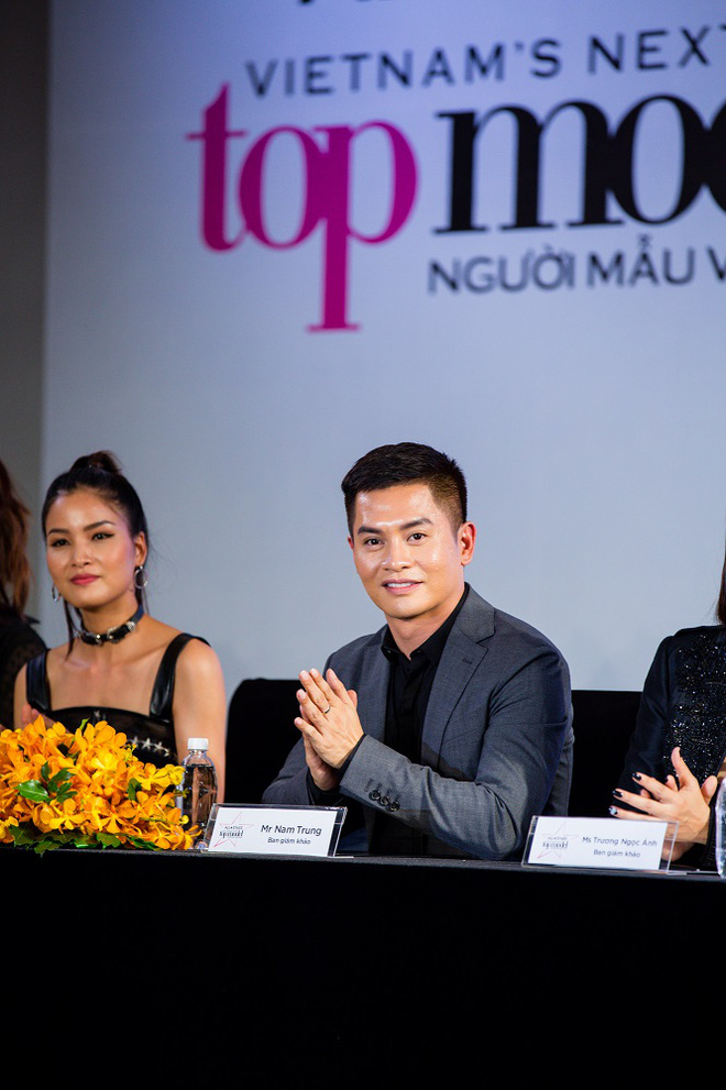 truong ngoc anh tu tin lam host cua vietnams next top model 2017