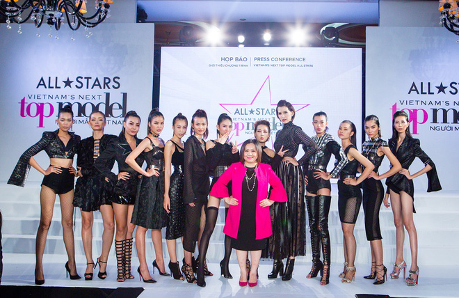 truong ngoc anh tu tin lam host cua vietnams next top model 2017