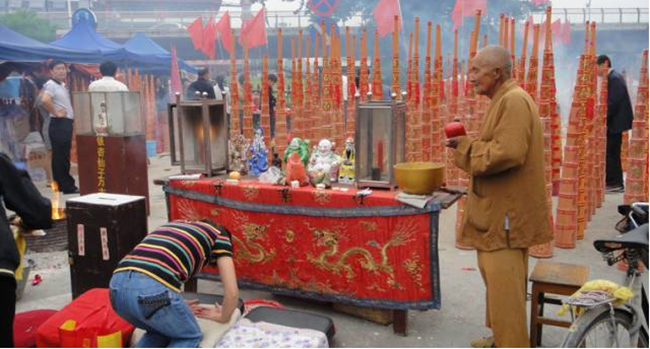 cau nguyen cho con thi do dai hoc phu huynh trung quoc suyt thieu rui cay ngan hanh nghin nam tuoi