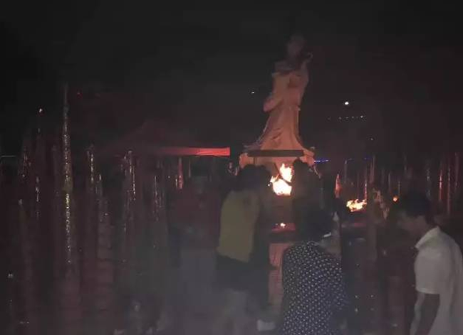 cau nguyen cho con thi do dai hoc phu huynh trung quoc suyt thieu rui cay ngan hanh nghin nam tuoi