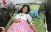 ha noi dang choi game nu sinh 14 tuoi bi dan chi hanh hung phai nhap vien