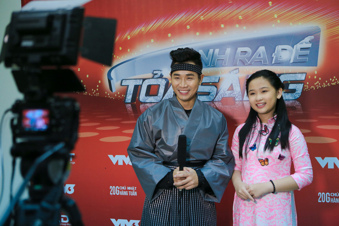 nguyen khang mac kimono choi nhac cu dan toc