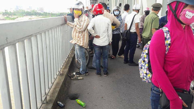 ha noi nam thanh nien uong thuoc diet co roi nhay cau thang long tu tu