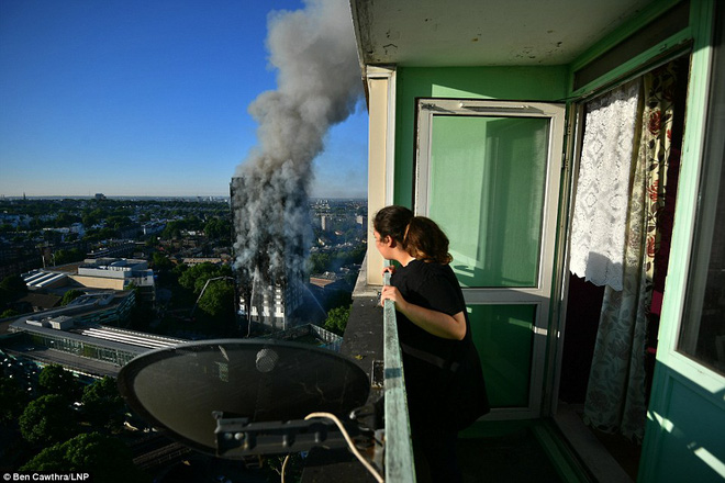 anh thap 27 tang boc chay du doi o london nhieu nguoi mac ket