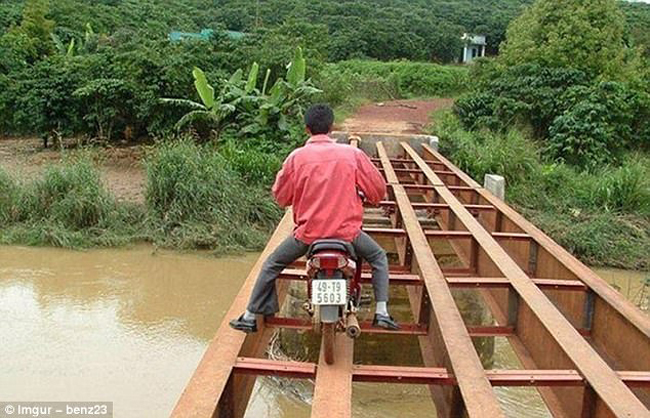 14 anh cong nhan lieu linh dam thach dau voi ca than chet