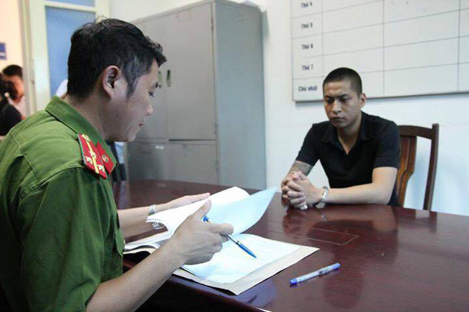 nguoi bo hanh hung bat bac si quy goi biet la trai luat nhung toi qua buc xuc ve benh tinh cua con gai