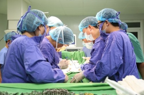benh vien da khoa tinh phu tho cuu song benh nhan bi vet thuong thau nguc