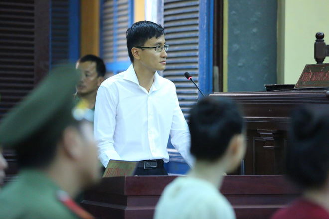 ket thuc phien xet xu buoi sang thuy dung khai da xem duoc hop dong tinh ai giua hoa hau phuong nga va cao toan my