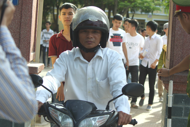 thi sinh 52 tuoi o nghe an lan dau tham du ki thi thpt quoc gia