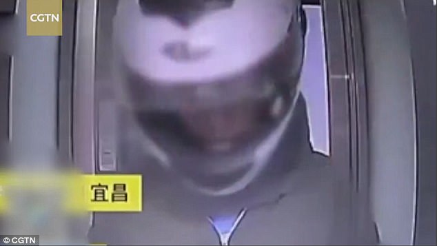 tai khoan het tien nguoi dan ong dot chay cay atm cho bo tuc