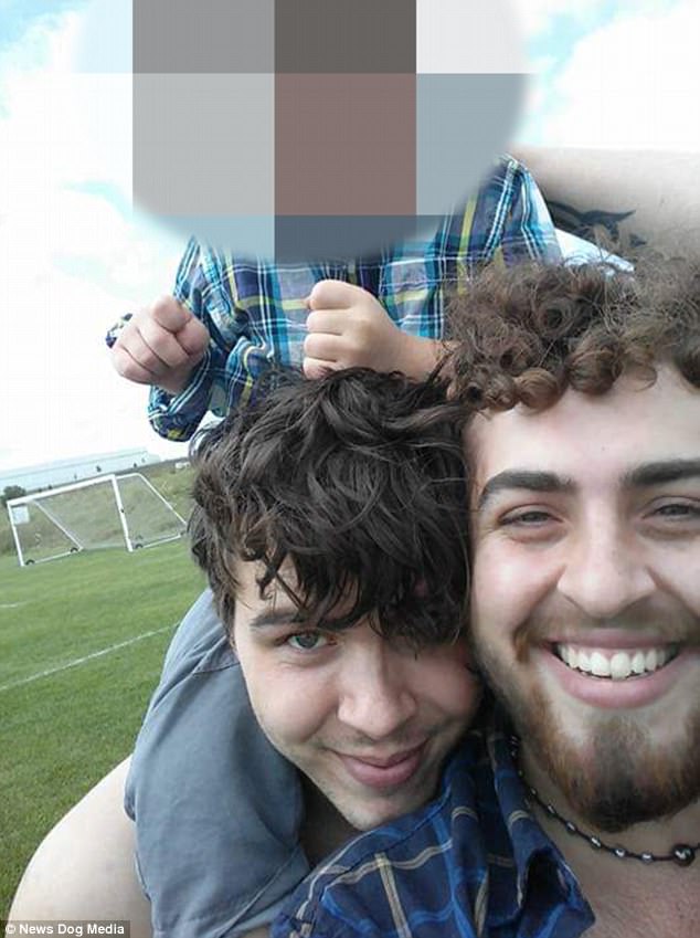 chang trai mang bau 4 thang lai con la dua con thu hai khien nhieu nguoi ngac nhien