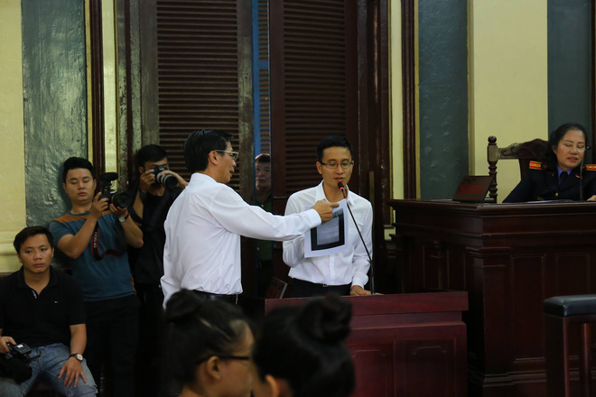 luat su cung cap tinh tiet moi ban khai cua cao toan my va phuong nga giong het nhau