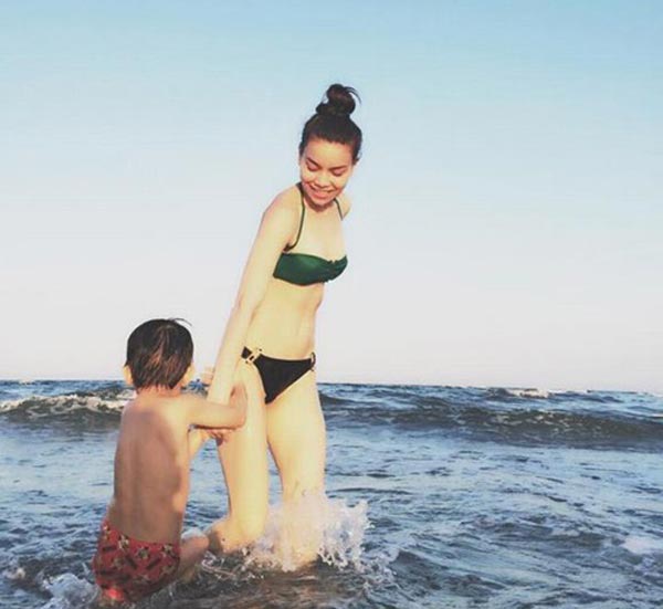 qua roi thoi bi che gay ho ngoc ha tu tin khoe than hinh quyen ru voi bikini