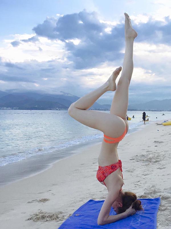 qua roi thoi bi che gay ho ngoc ha tu tin khoe than hinh quyen ru voi bikini
