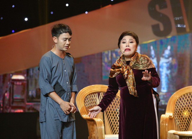 siu black khoc nghen khien dong nghiep phai tran an ngay tren song truyen hinh