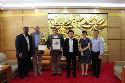 vinh danh nguoi ban phap het long vi benh nhan phong tai viet nam