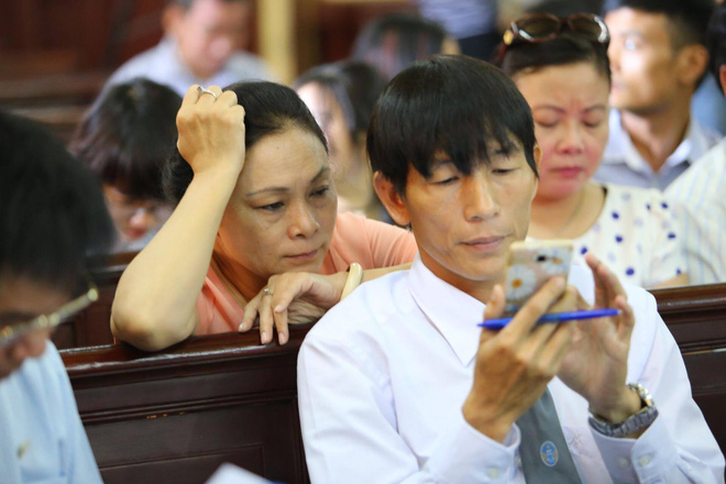 hoa hau phuong nga anh my la nguoi yeu toi moi quan he cua chung toi nghiem tuc chu khong phai phuc vu de nhan tien