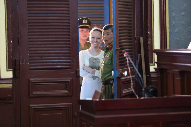 hoa hau phuong nga anh my la nguoi yeu toi moi quan he cua chung toi nghiem tuc chu khong phai phuc vu de nhan tien