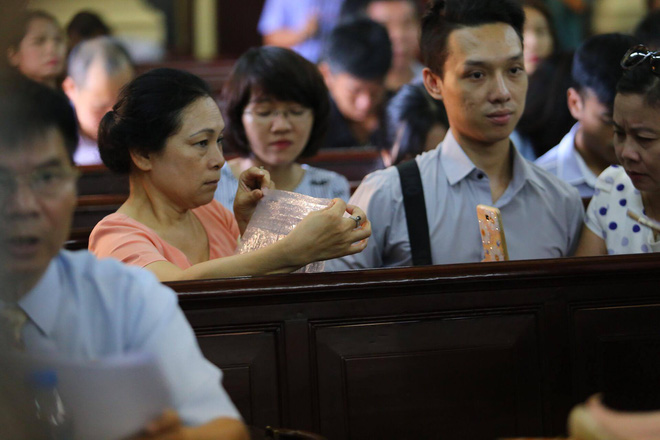 hoa hau phuong nga anh my la nguoi yeu toi moi quan he cua chung toi nghiem tuc chu khong phai phuc vu de nhan tien