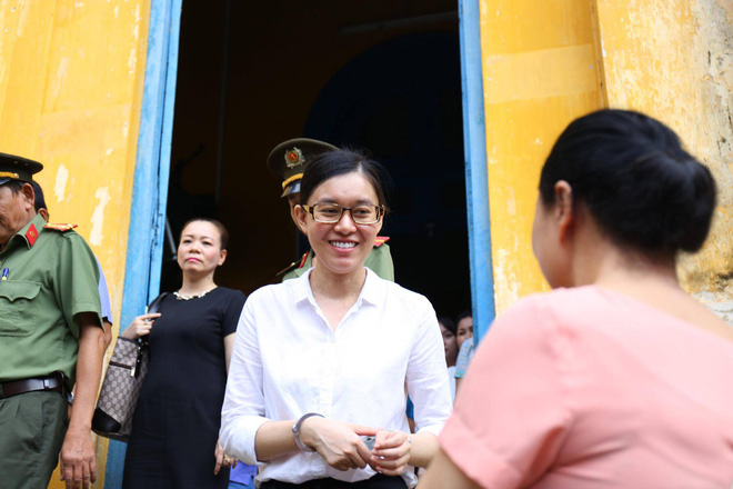 hoa hau phuong nga anh my la nguoi yeu toi moi quan he cua chung toi nghiem tuc chu khong phai phuc vu de nhan tien