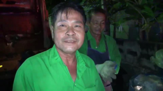 be so sinh bi cha me bo roi canh thung rac lao cong hoang so khi phat hien be bi kien bu toan than