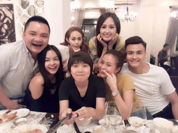 nhom ban toan my nhan quyen luc giau co cua minh hang