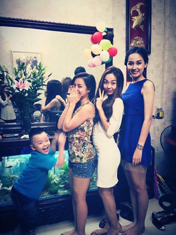 nhom ban toan my nhan quyen luc giau co cua minh hang