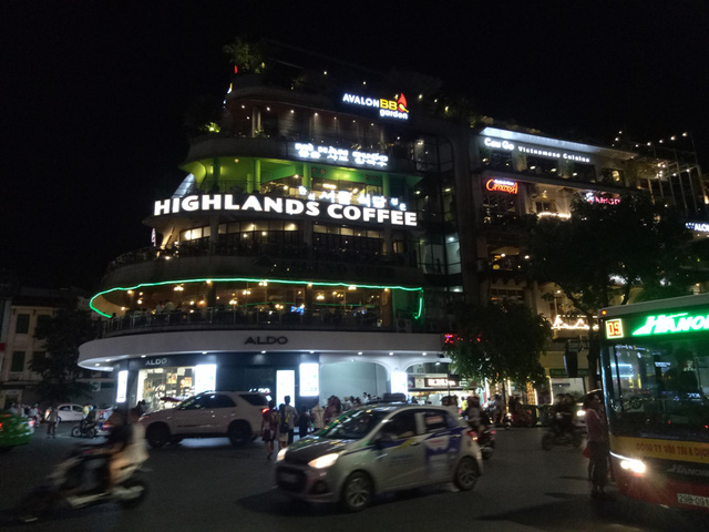 so sanh kha nang chup toi cua camera j7 pro co khau do f17 voi smartphone trung quoc cung tam gia khau do f20