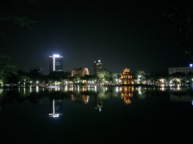 so sanh kha nang chup toi cua camera j7 pro co khau do f17 voi smartphone trung quoc cung tam gia khau do f20