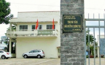 binh dinh bo phieu buoc thoi viec pho giam doc so bi to di tron no