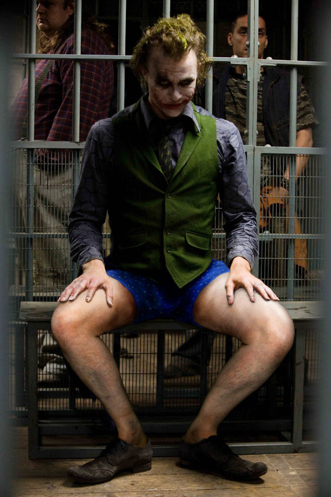 vui huong ung ngay khong quan nghe si photoshop lot quan cua mot loat sieu anh hung va nguoi noi tieng