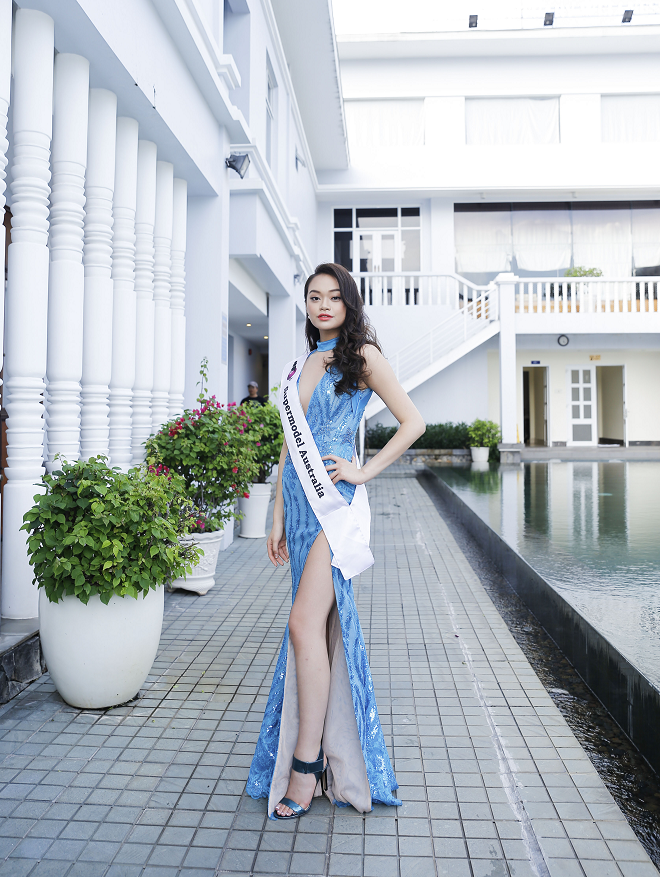 ve dep thu hut cua sieu mau nguoi uc goc viet alison mcnamara