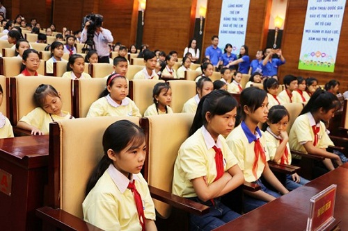 canh bao nhieu nguy hiem de doa tre em trong moi truong mang