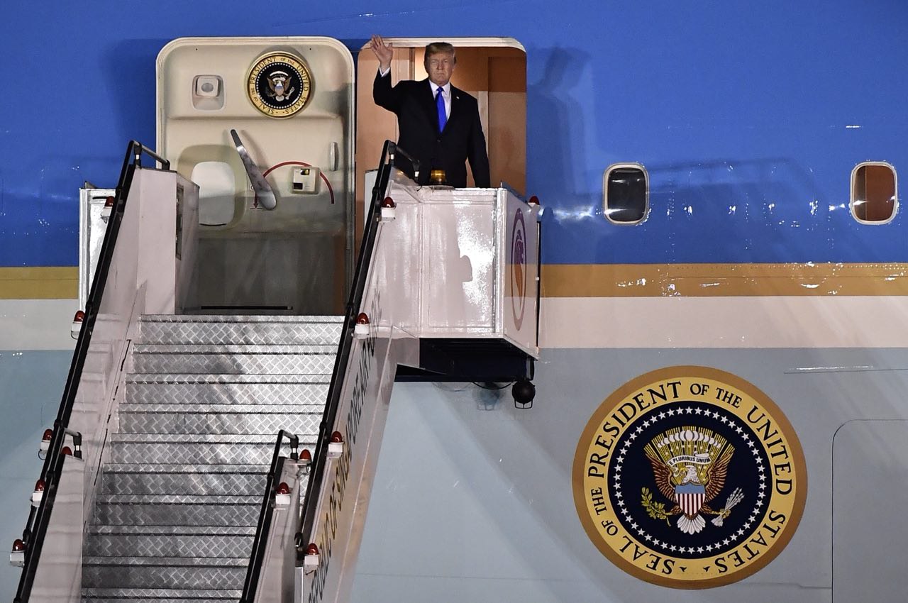 tong thong donald trump den singapre tren chiec khong luc mot